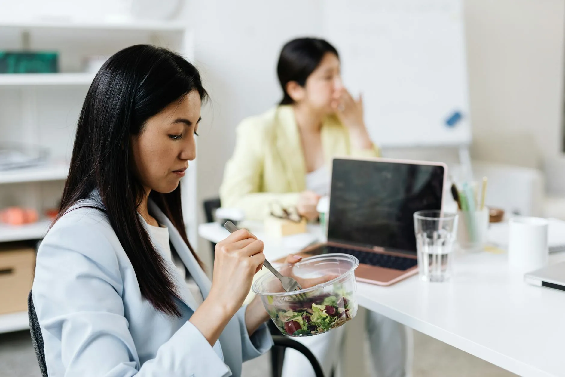 Catering dietetyczny jako sposób na zdrowe odżywianie dla zapracowanych