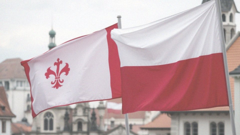 Co symbolizują flagi Monako i Polski?
